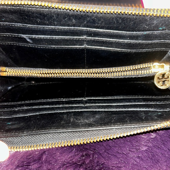 Tory Burch Black Leather Zip Wallet. Project Piece - Picture 10 of 13